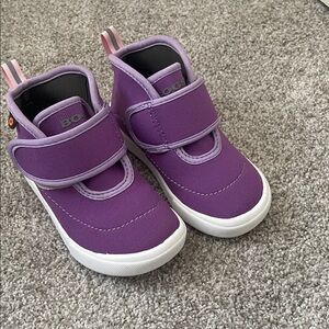 Bogs Kids Kicker Mid Purple fabric Sneakers Sz 9 adjustable Velcro closure